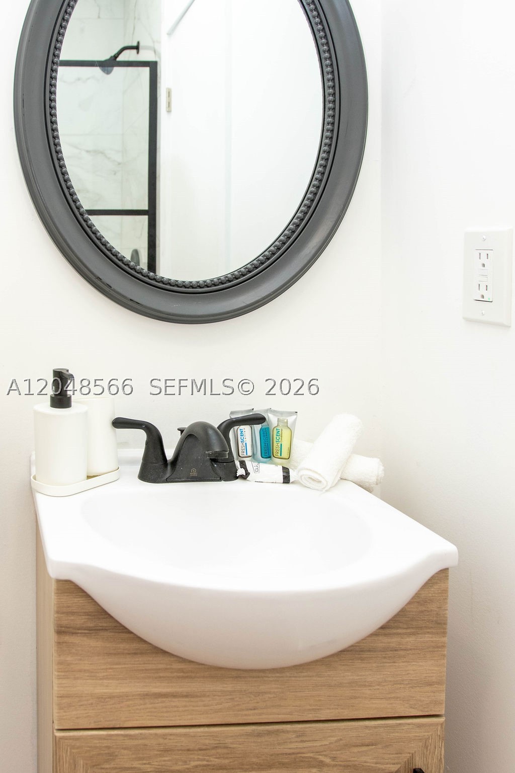 HOLLYWOOD LAKES SECTION - Residential