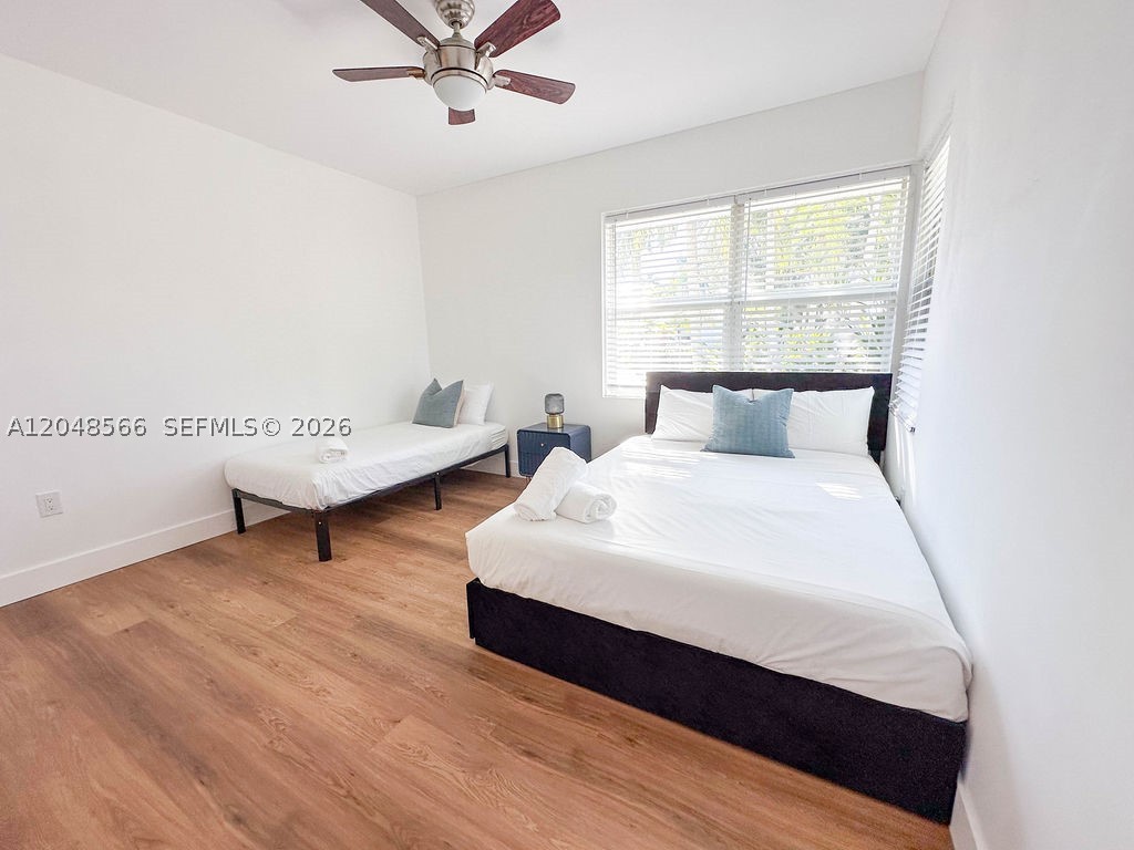 HOLLYWOOD LAKES SECTION - Residential