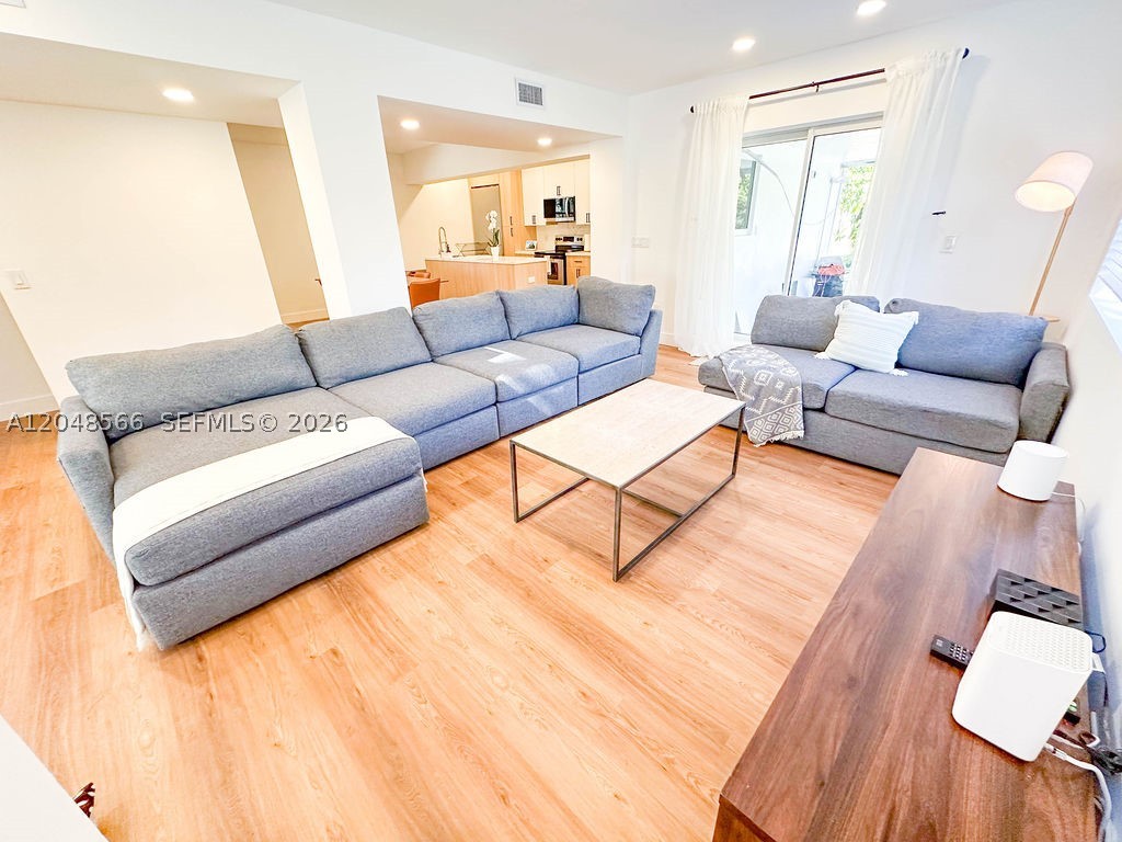 HOLLYWOOD LAKES SECTION - Residential