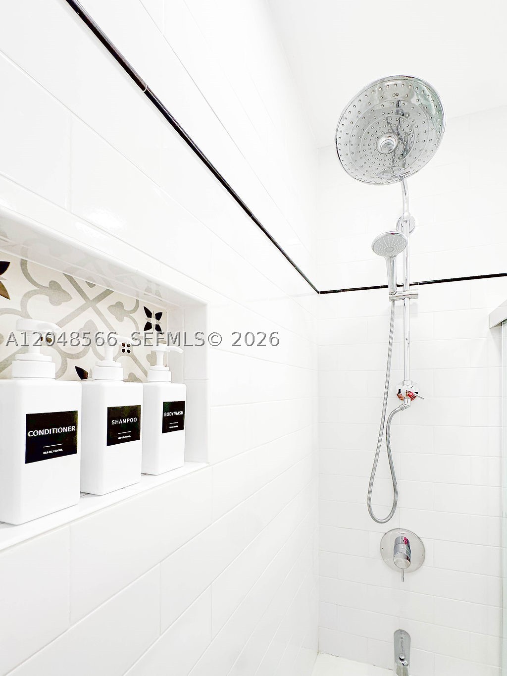 HOLLYWOOD LAKES SECTION - Residential