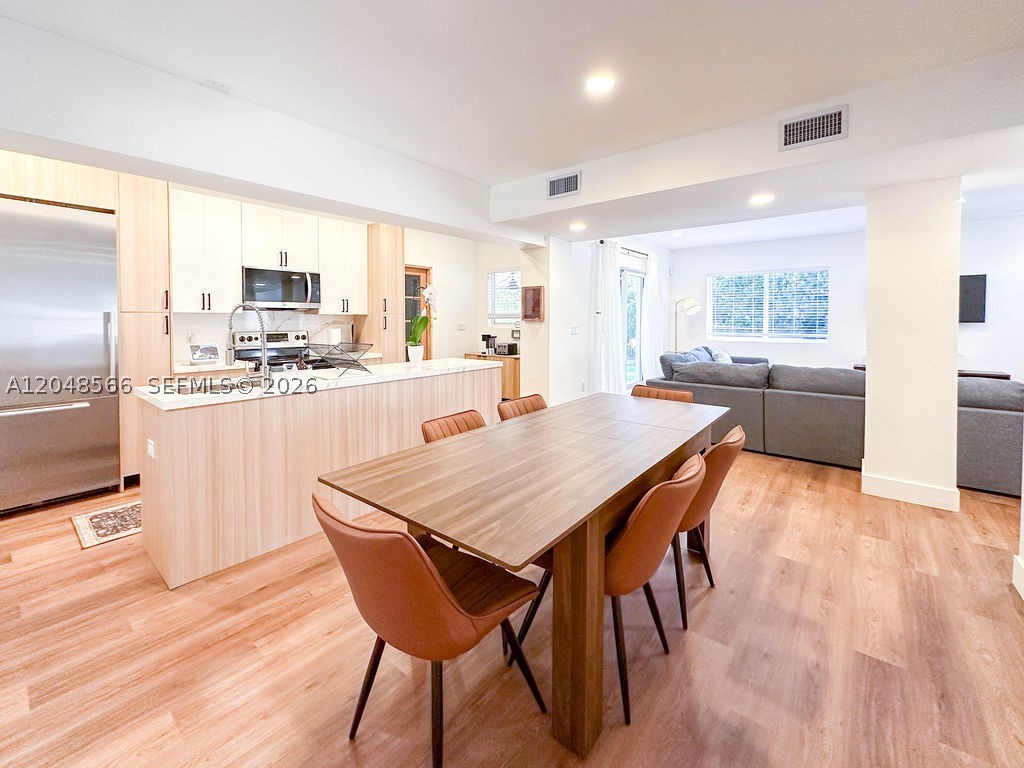 HOLLYWOOD LAKES SECTION - Residential