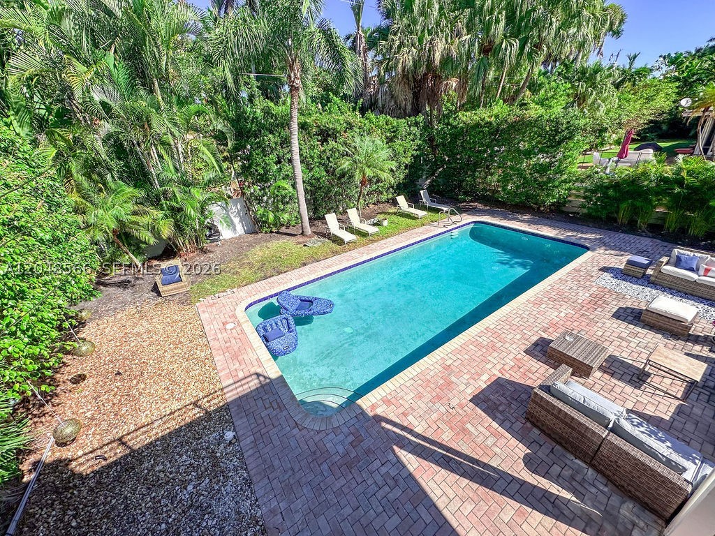 HOLLYWOOD LAKES SECTION - Residential
