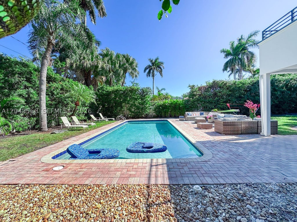 HOLLYWOOD LAKES SECTION - Residential