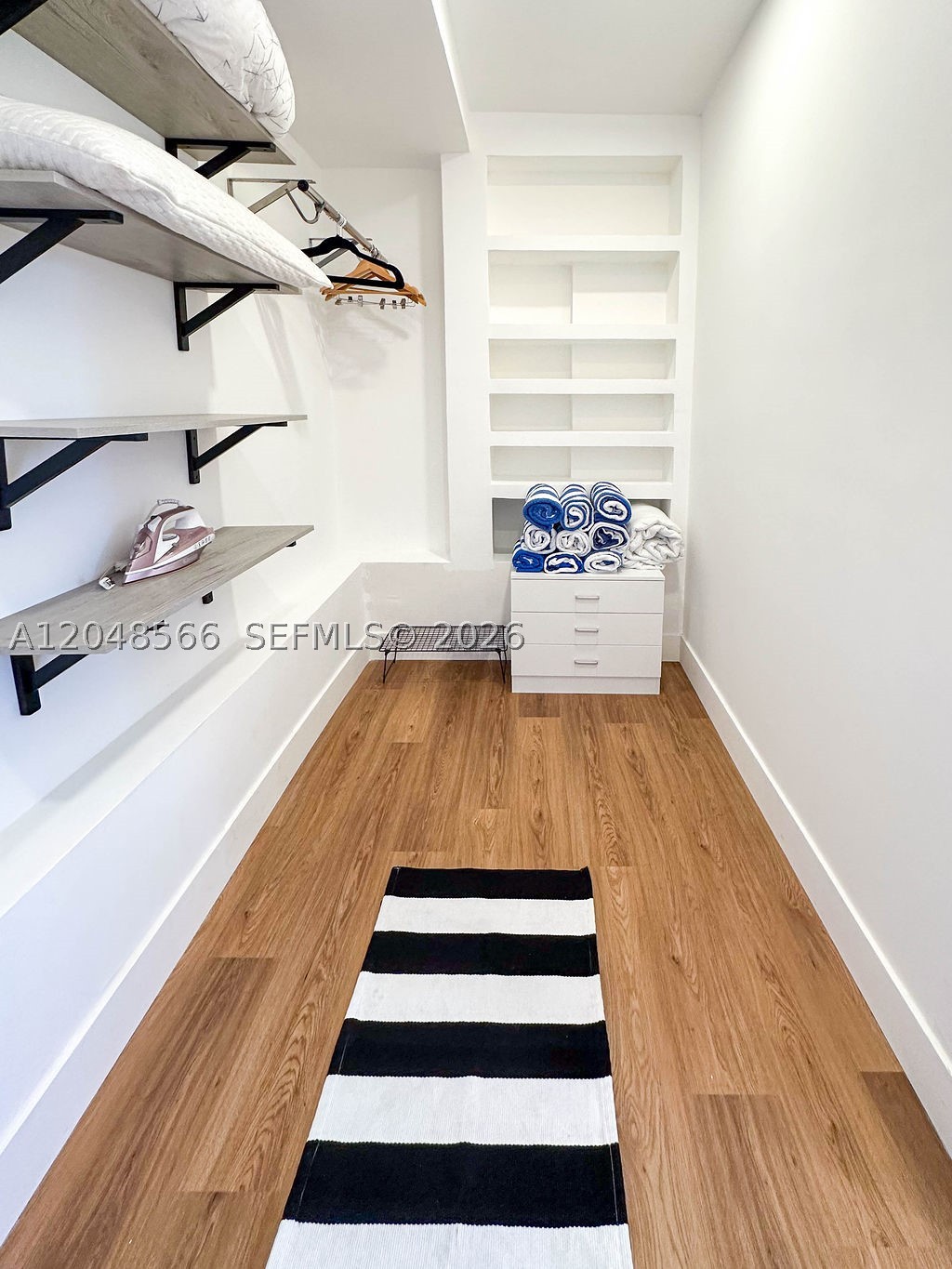HOLLYWOOD LAKES SECTION - Residential