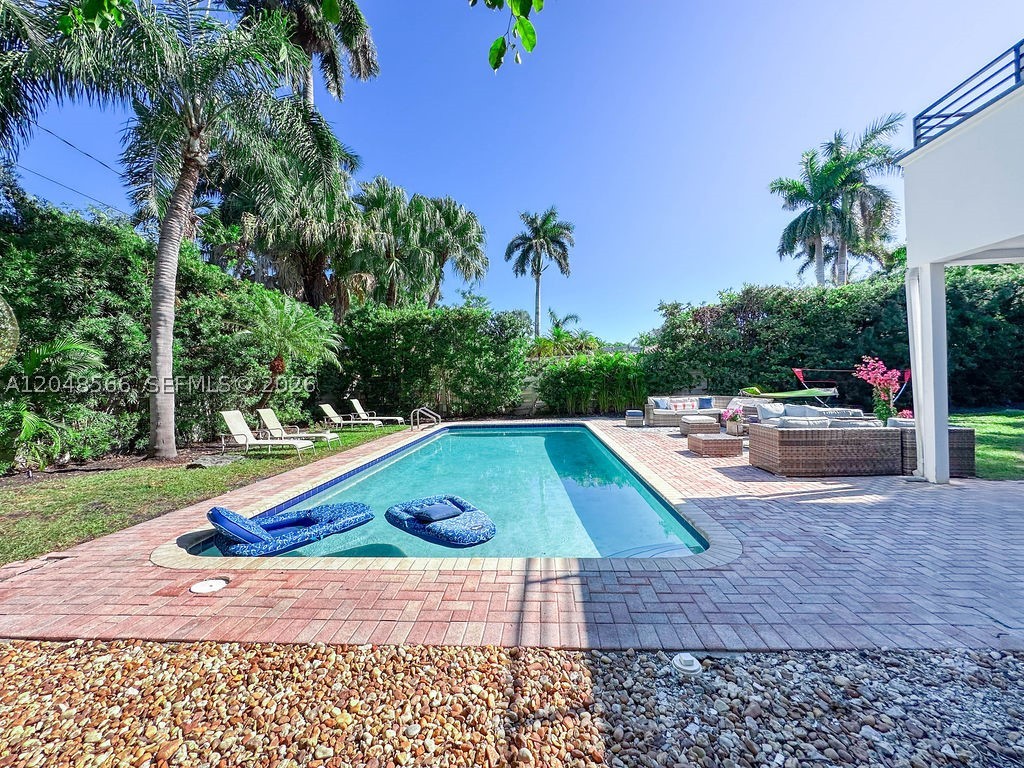 HOLLYWOOD LAKES SECTION - Residential
