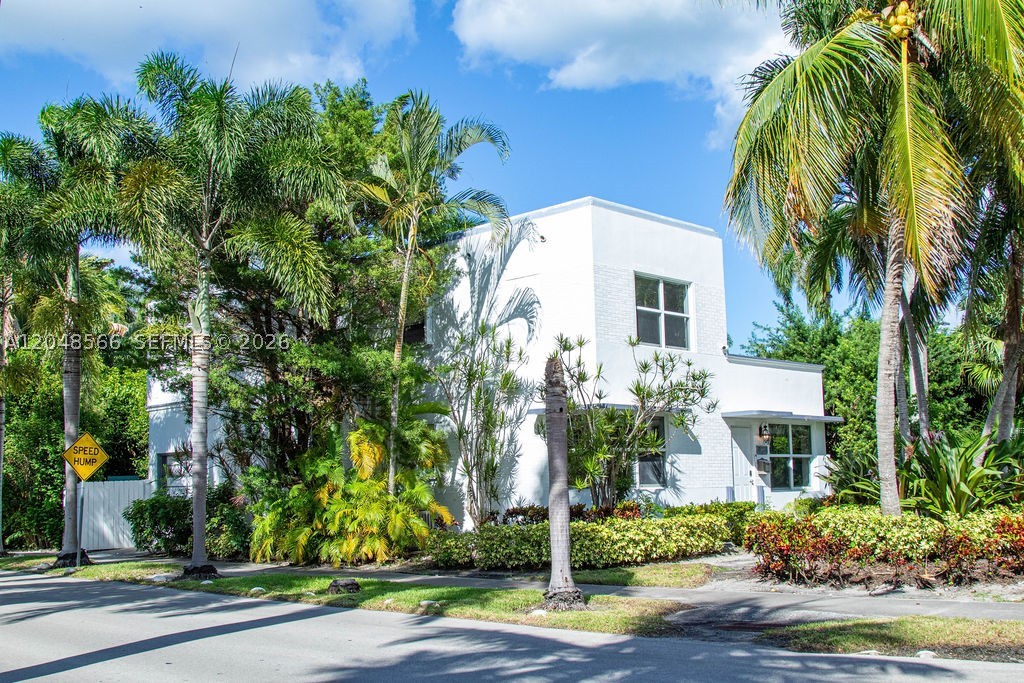 HOLLYWOOD LAKES SECTION - Residential
