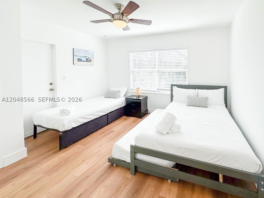 HOLLYWOOD LAKES SECTION - Residential