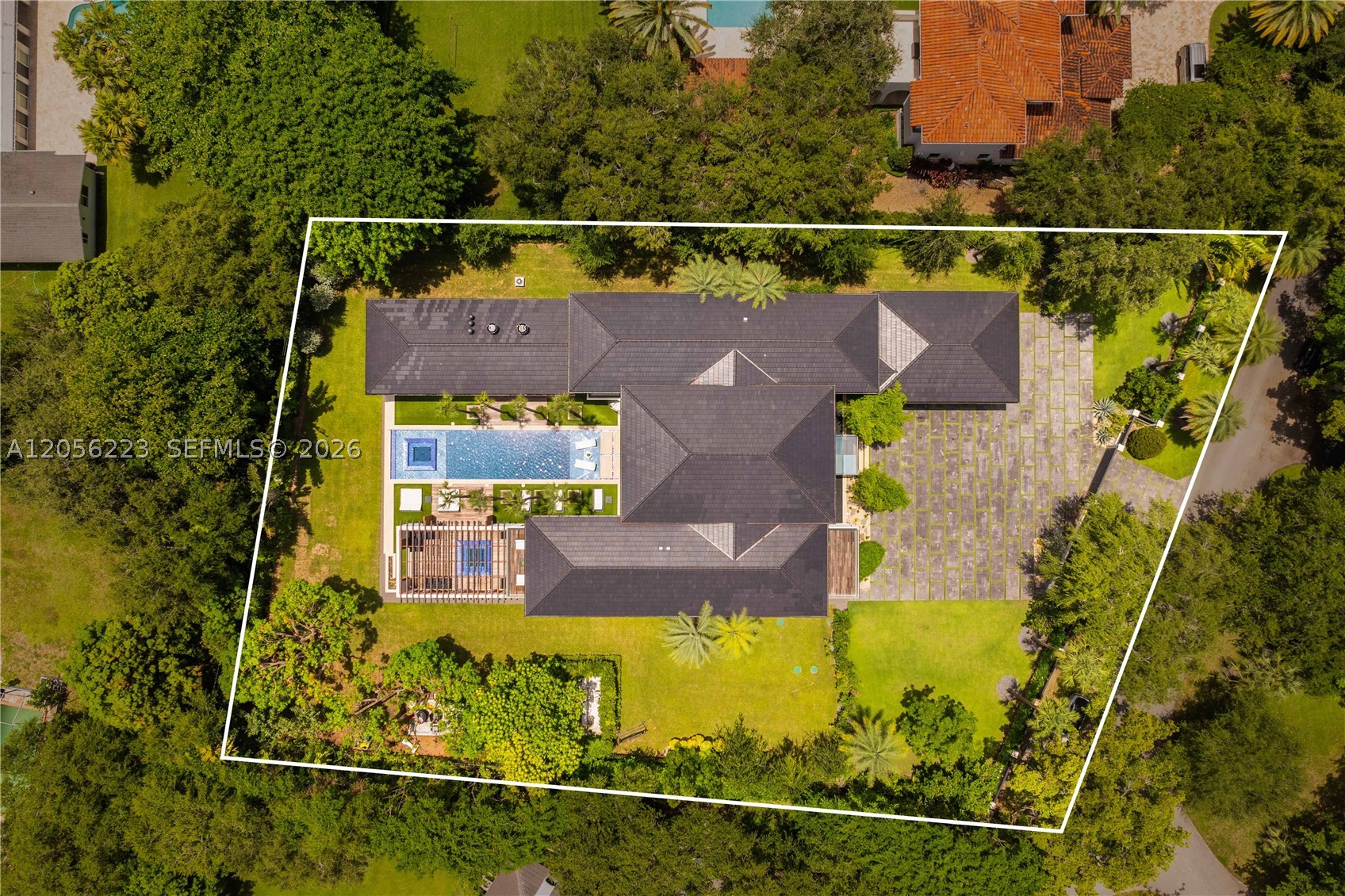 TOWN & COUNTRY ESTATES - Residential