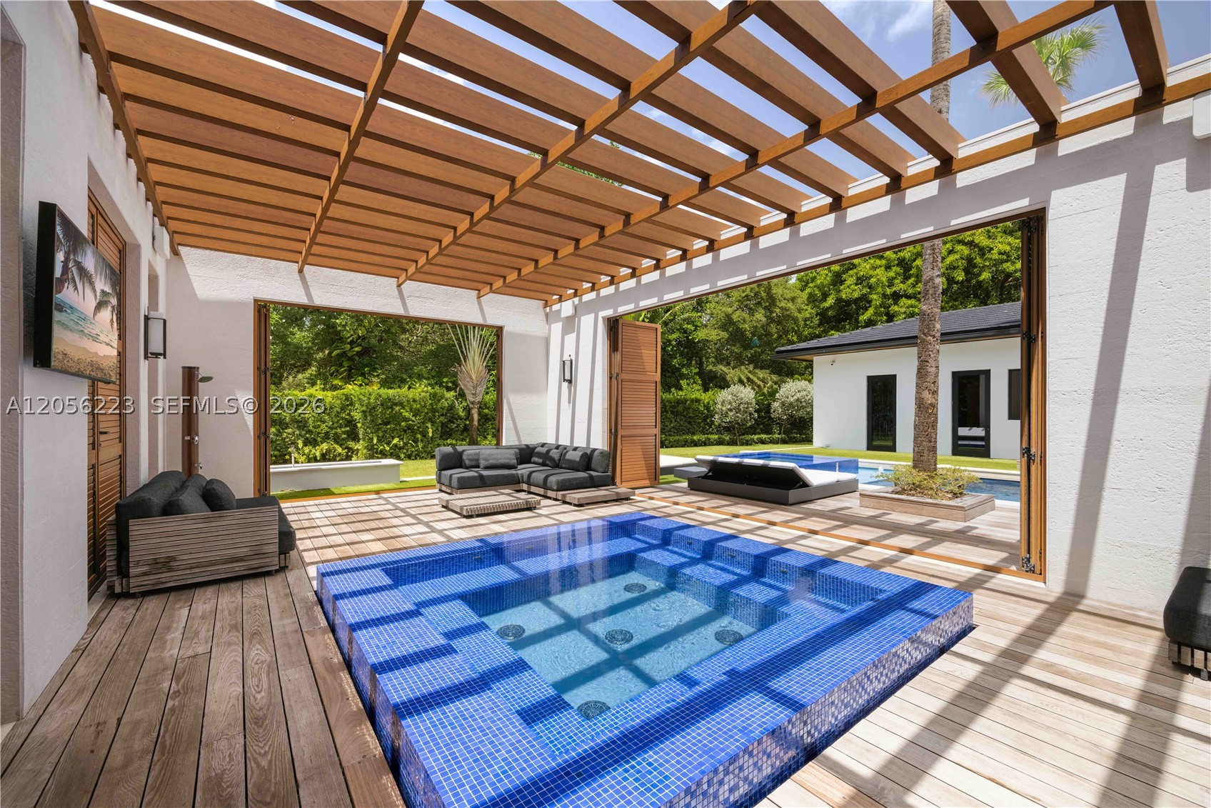 TOWN & COUNTRY ESTATES - Residential