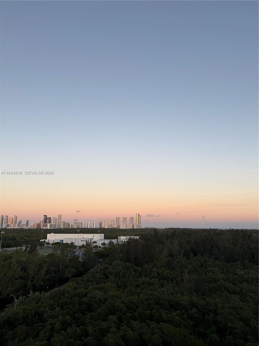 THE OAKS I CONDO - Residential Lease
