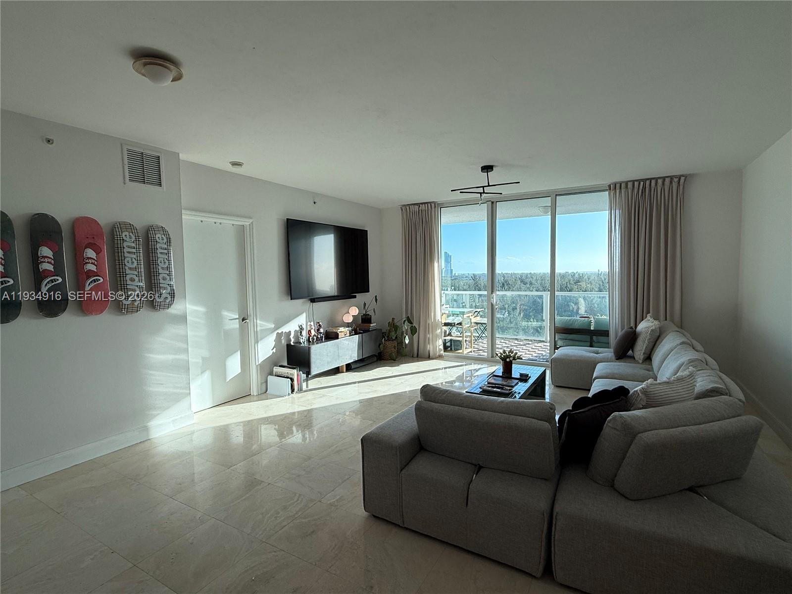 THE OAKS I CONDO - Residential Lease