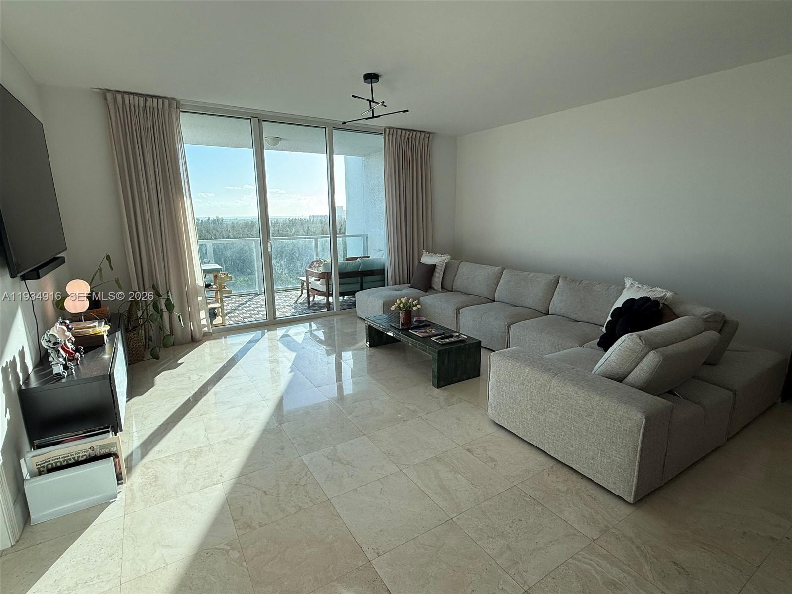 THE OAKS I CONDO - Residential Lease