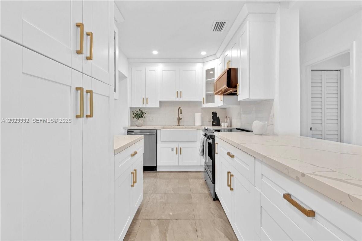 LAUDERDALE PARK 6-33 1/2 - Residential