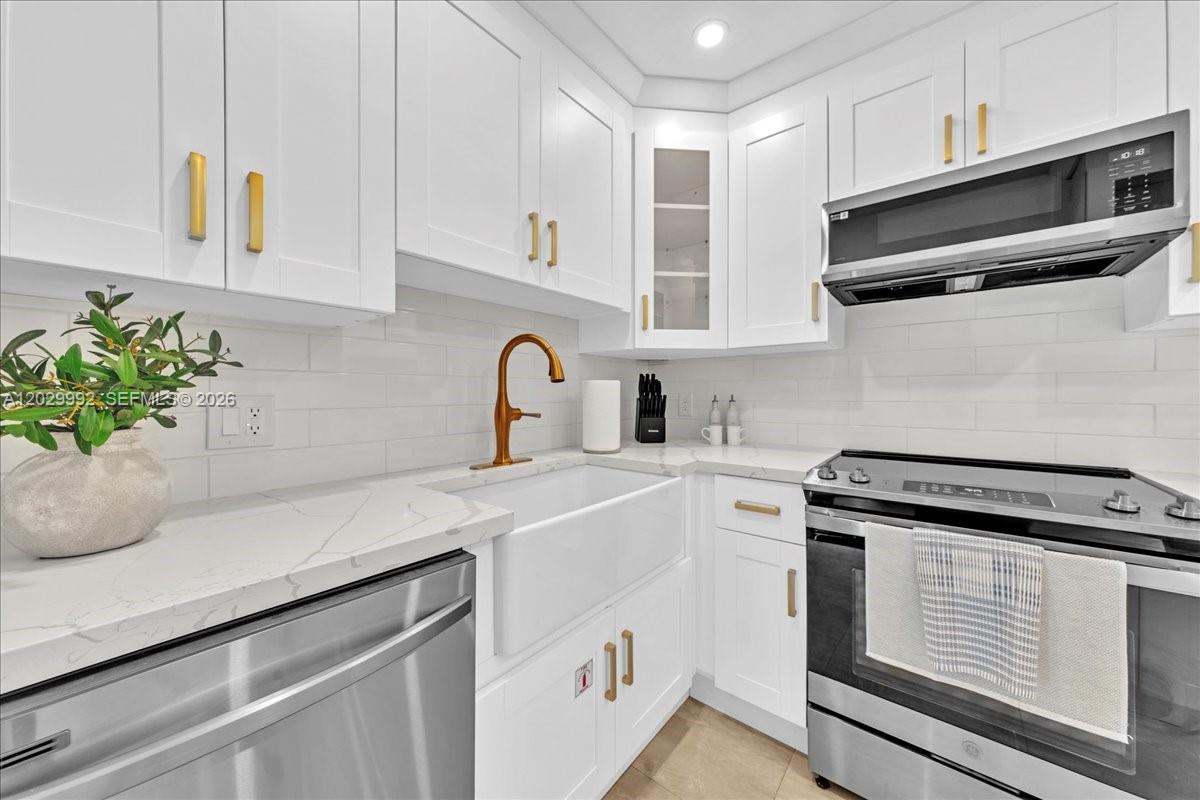 LAUDERDALE PARK 6-33 1/2 - Residential