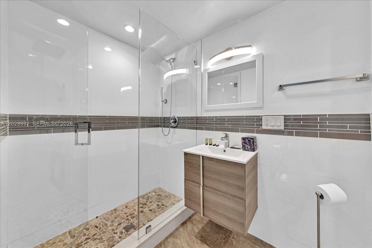 LAUDERDALE PARK 6-33 1/2 - Residential