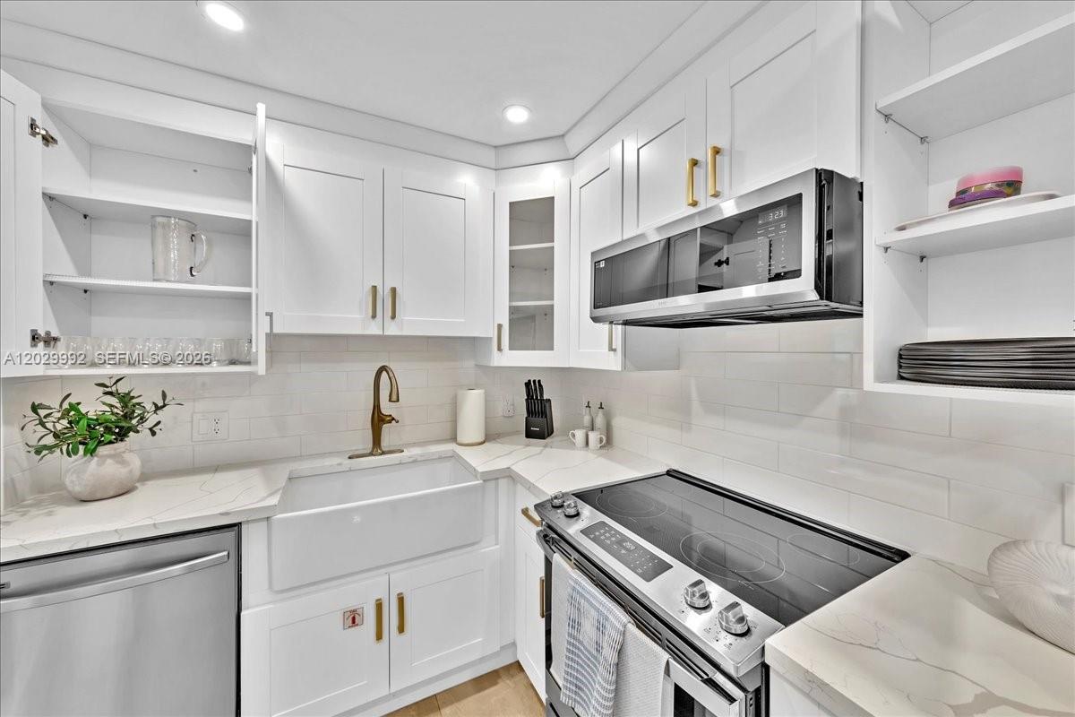 LAUDERDALE PARK 6-33 1/2 - Residential