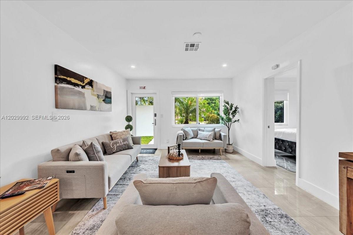 LAUDERDALE PARK 6-33 1/2 - Residential
