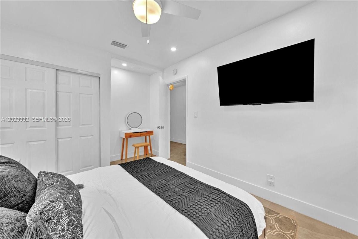 LAUDERDALE PARK 6-33 1/2 - Residential
