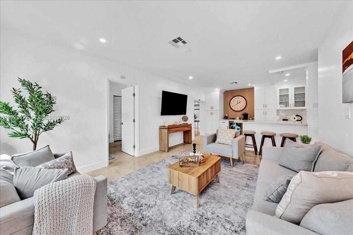 LAUDERDALE PARK 6-33 1/2 - Residential