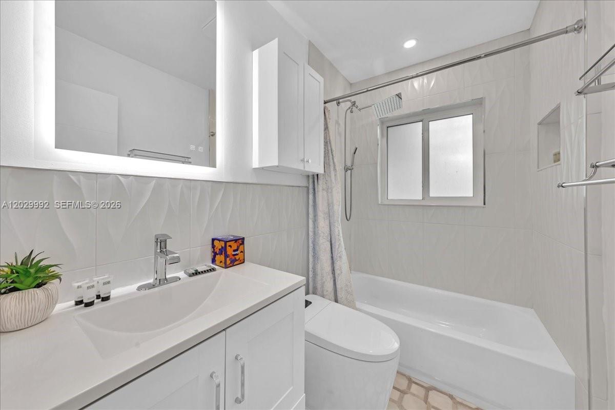 LAUDERDALE PARK 6-33 1/2 - Residential