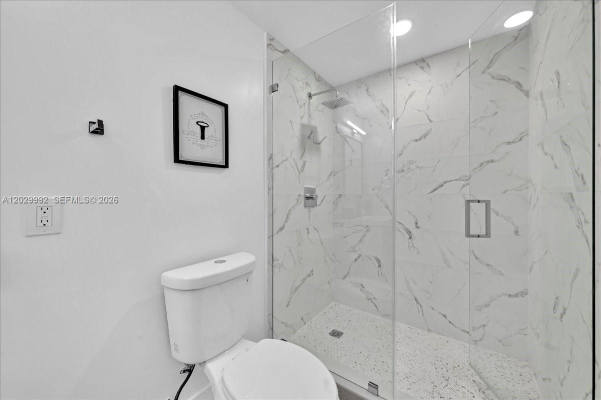 LAUDERDALE PARK 6-33 1/2 - Residential