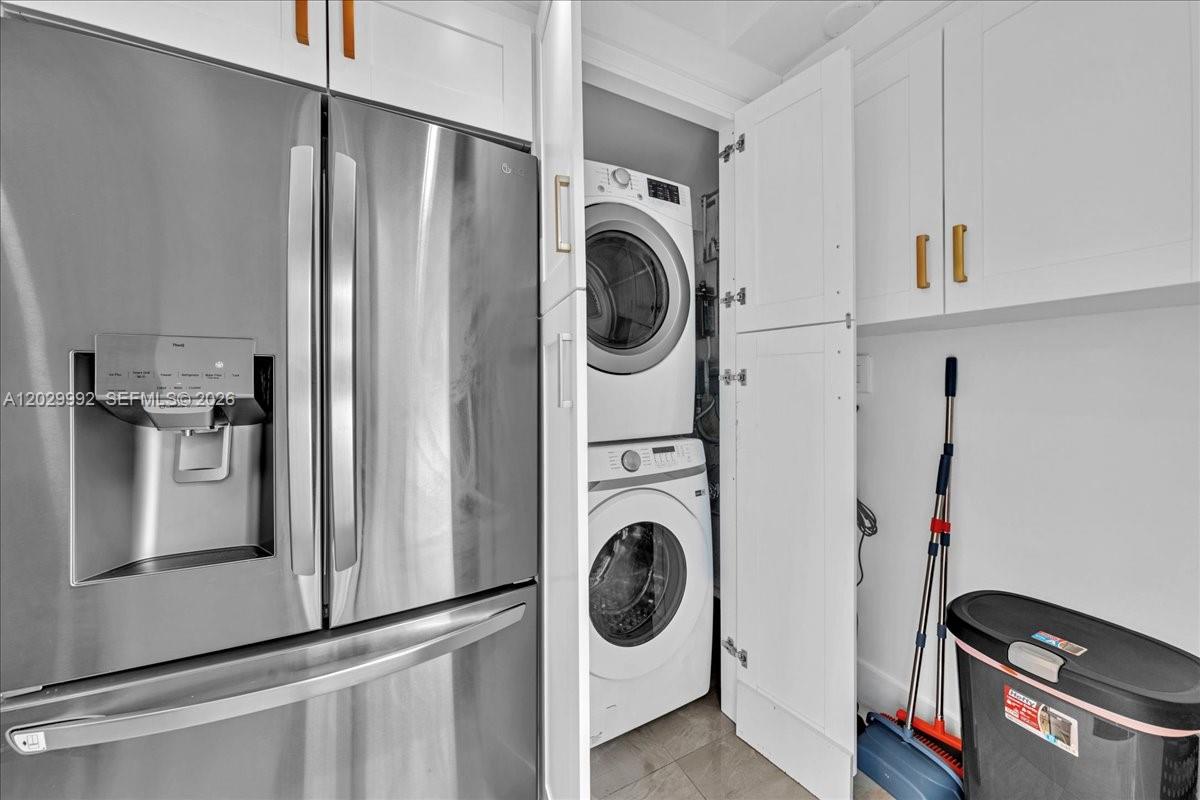 LAUDERDALE PARK 6-33 1/2 - Residential