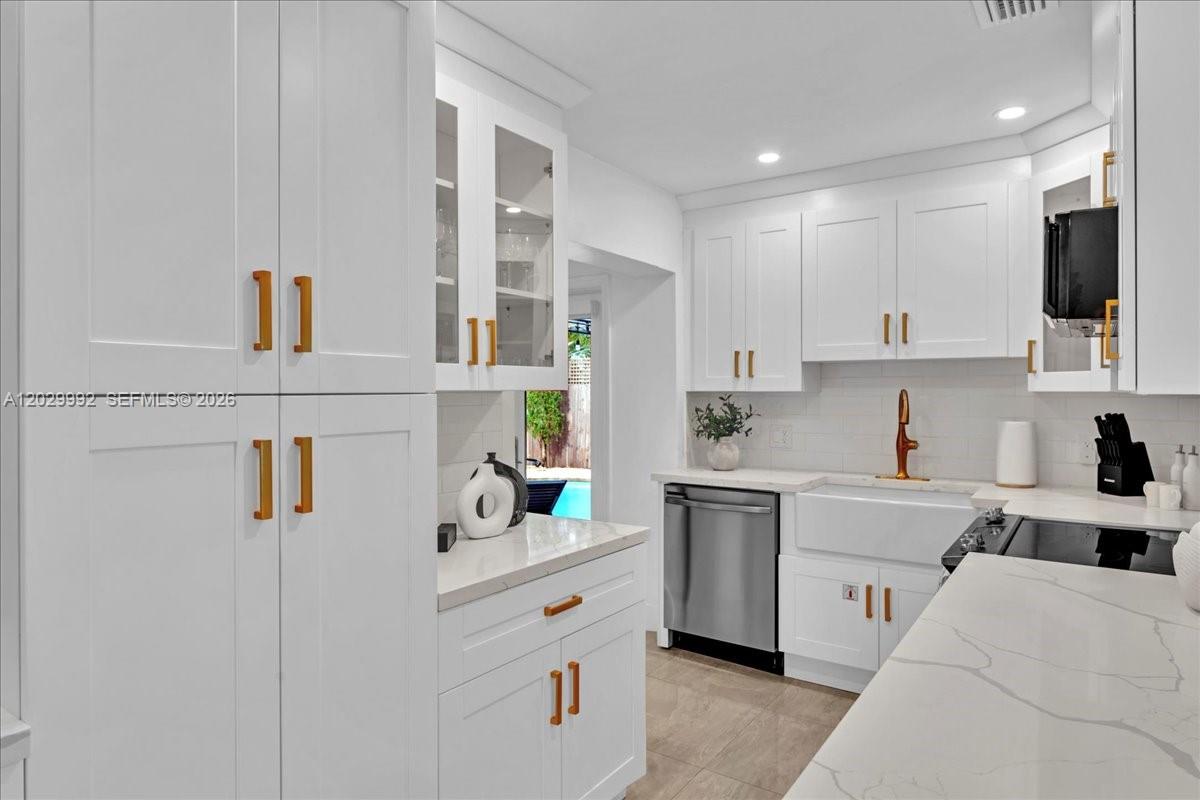 LAUDERDALE PARK 6-33 1/2 - Residential