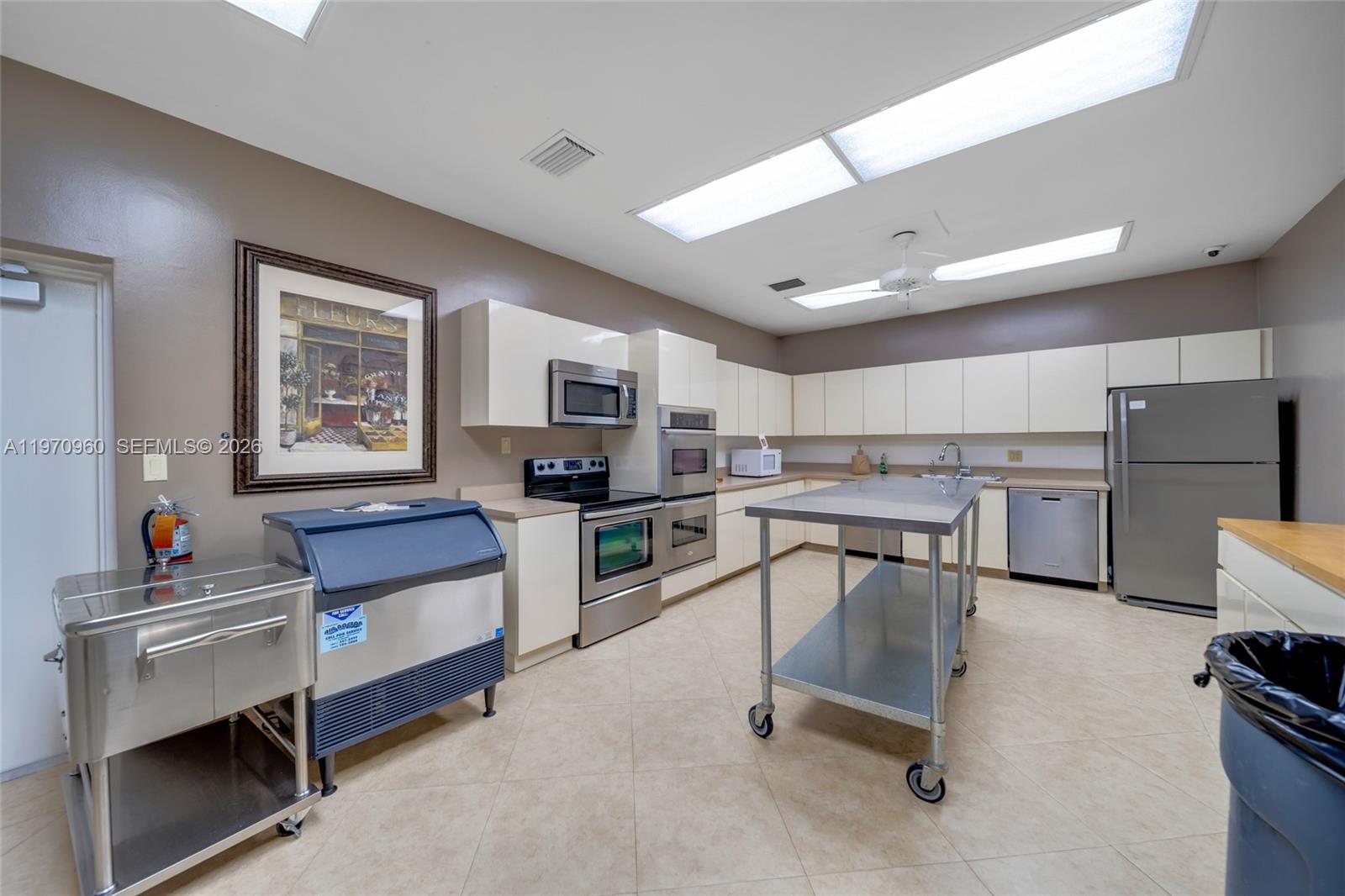 PLAZA SOUTH CONDO - Residential