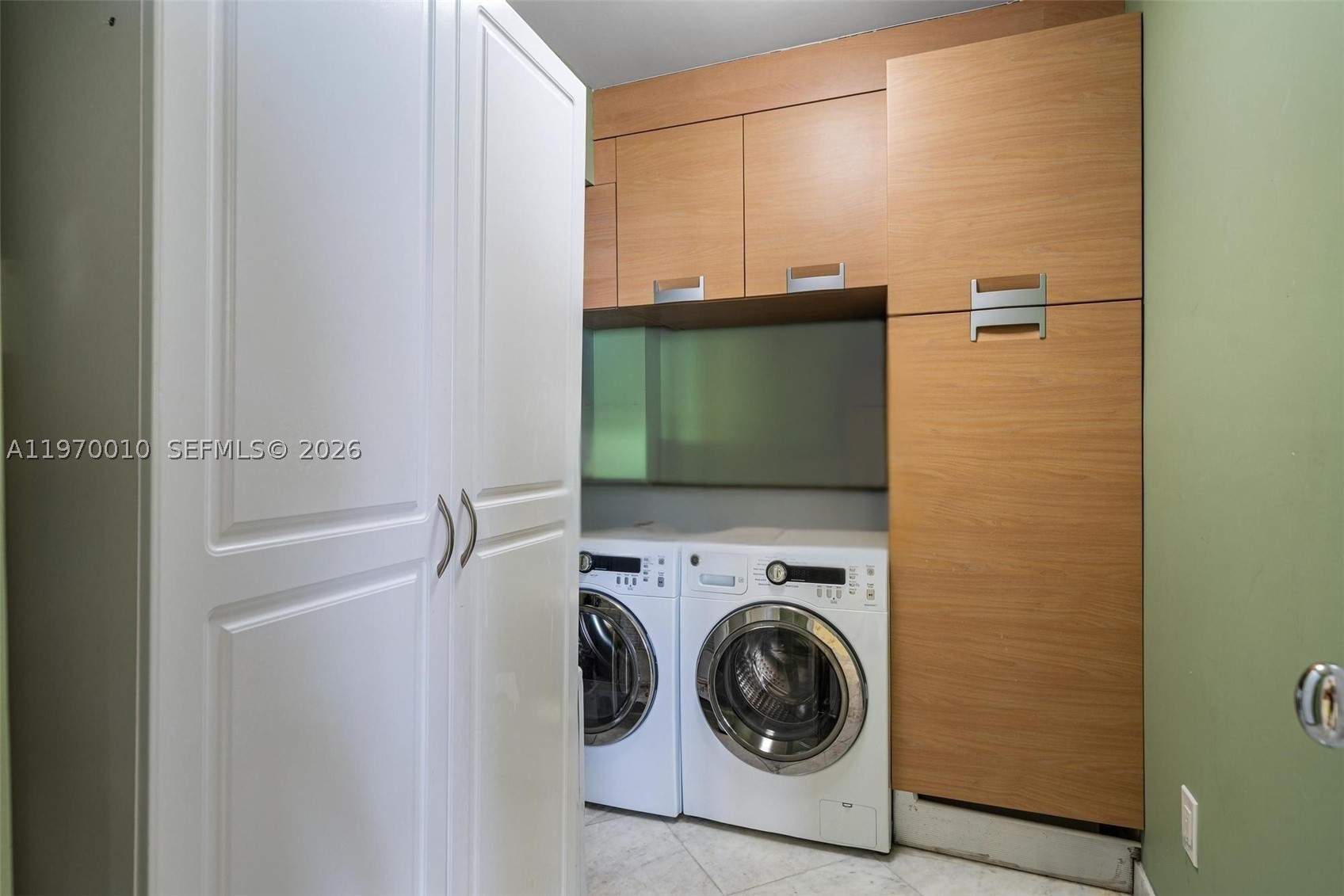 THE GEORGIAN PH-1010 - Residential