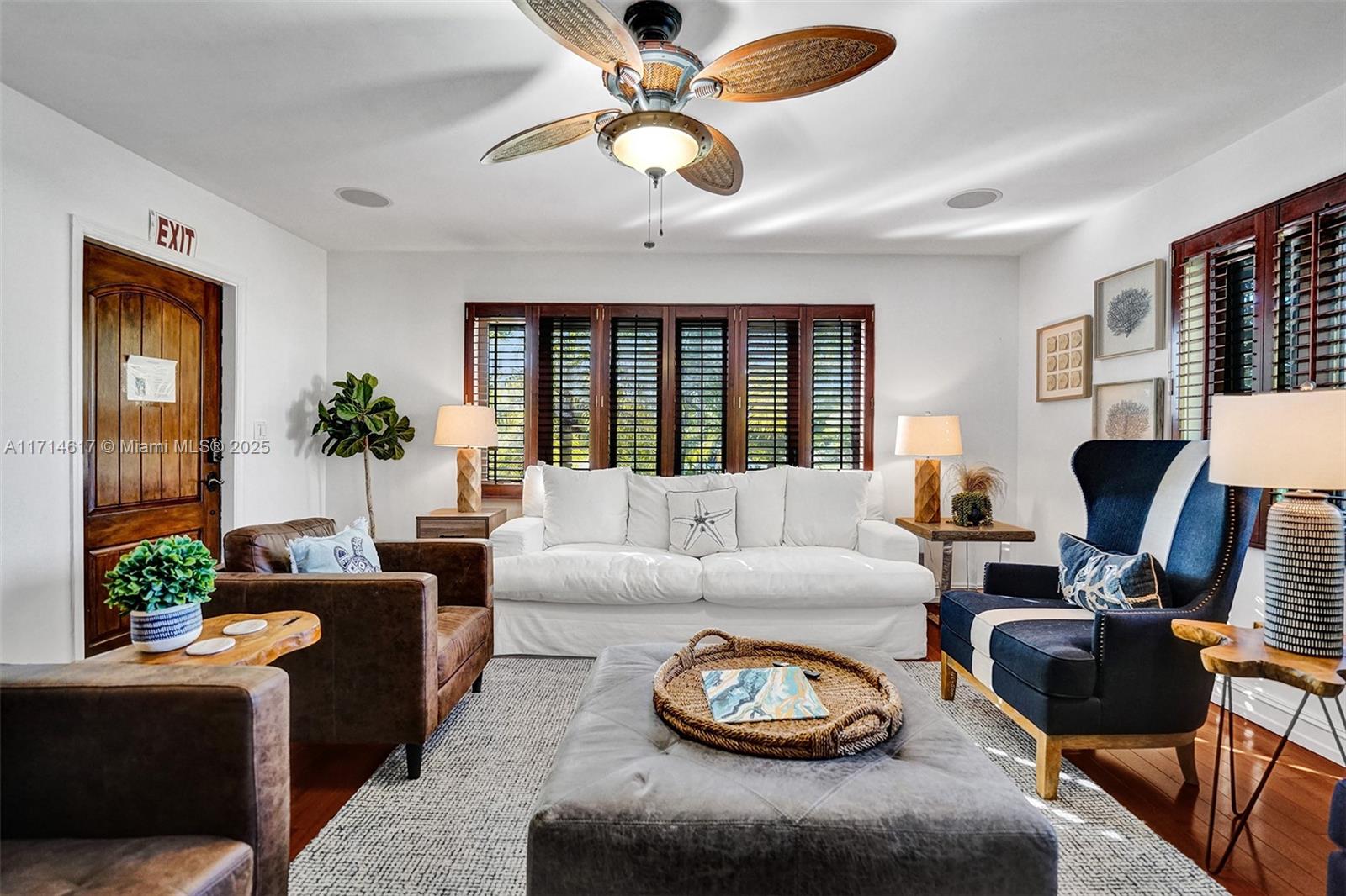 HOLLYWOOD LAKES SECTION - Residential