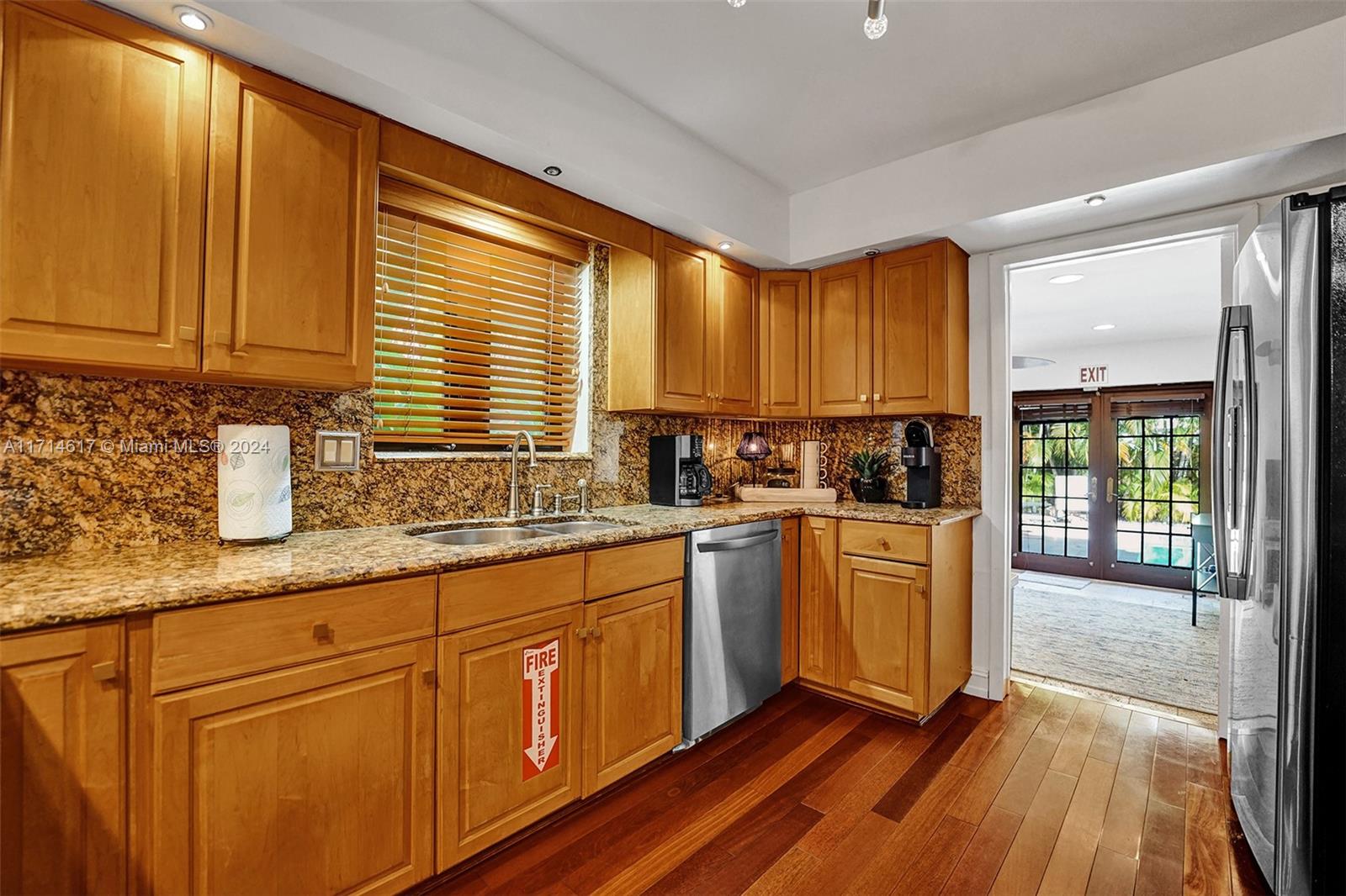 HOLLYWOOD LAKES SECTION - Residential
