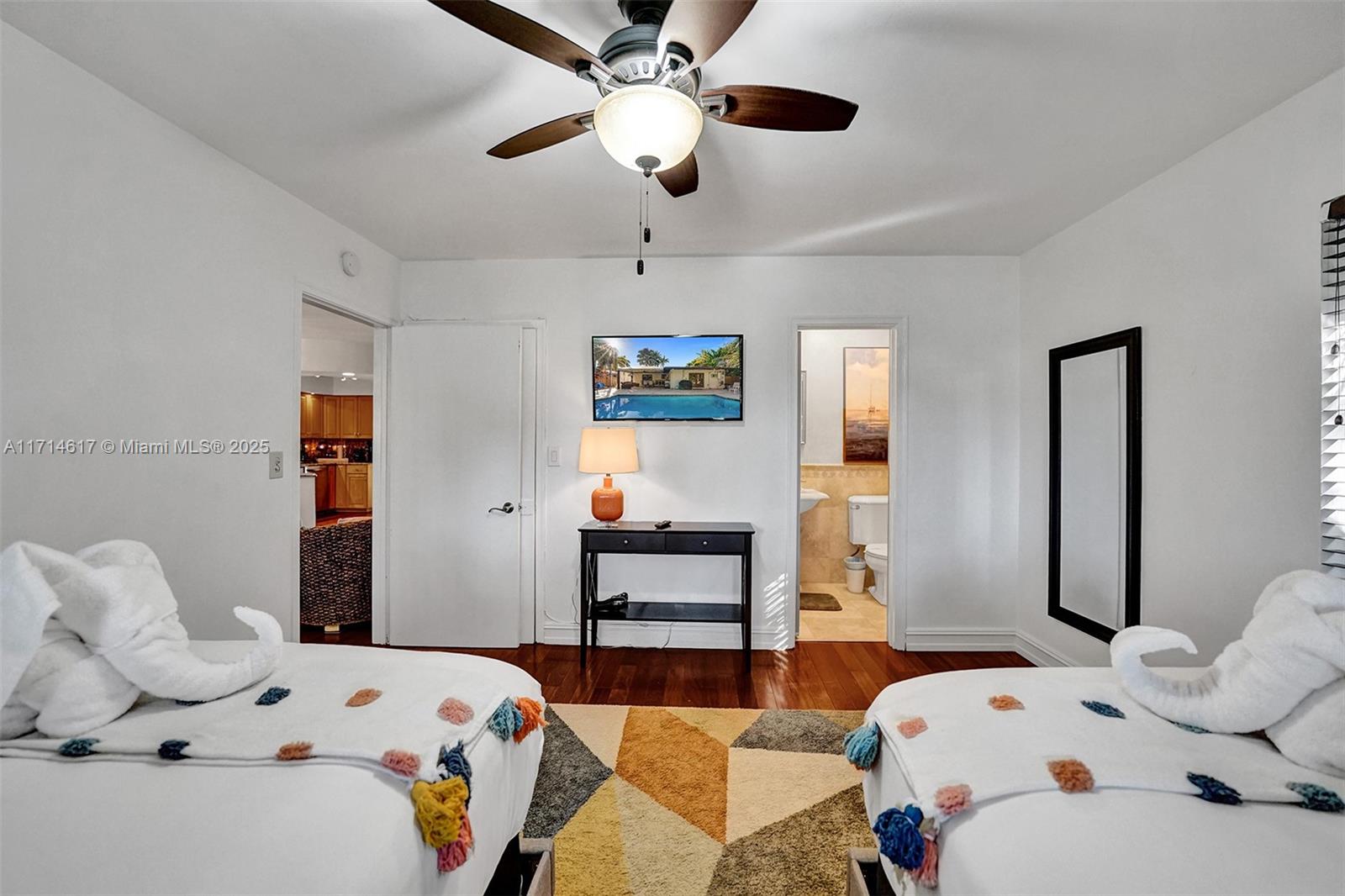 HOLLYWOOD LAKES SECTION - Residential