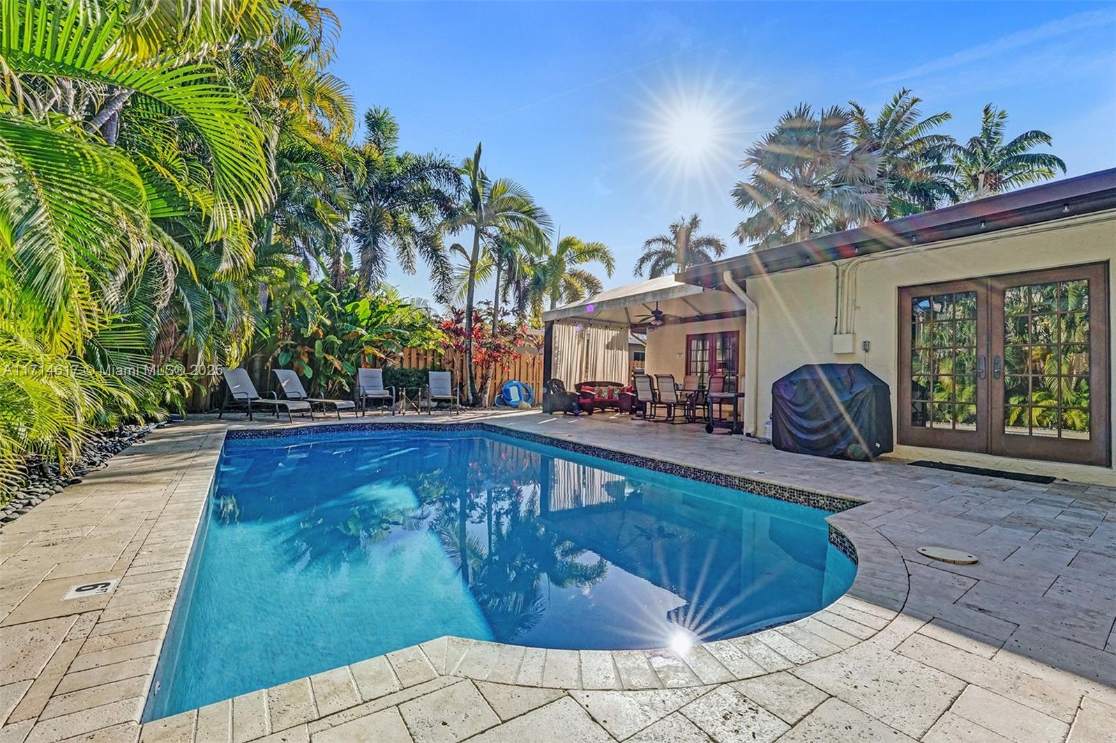 HOLLYWOOD LAKES SECTION - Residential
