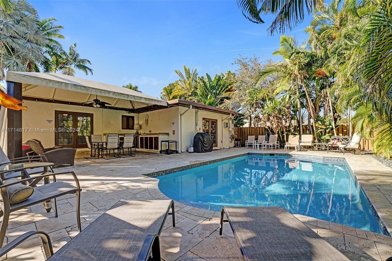 HOLLYWOOD LAKES SECTION - Residential