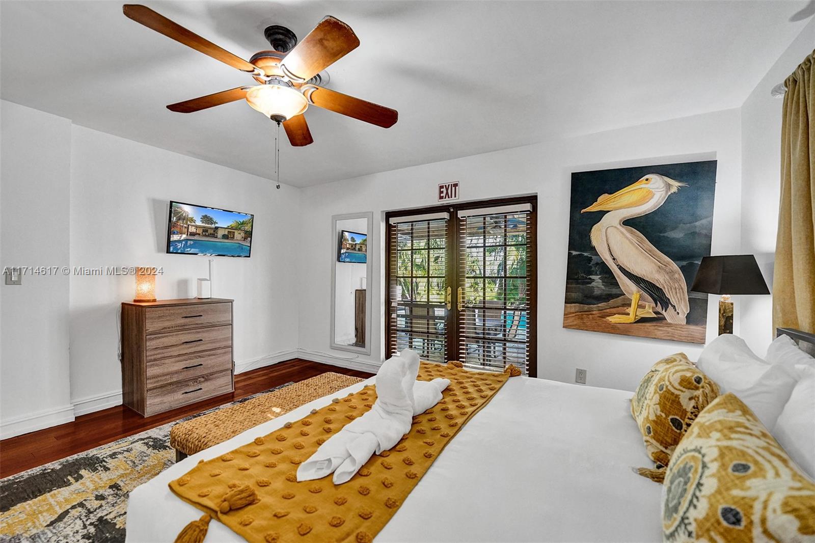 HOLLYWOOD LAKES SECTION - Residential