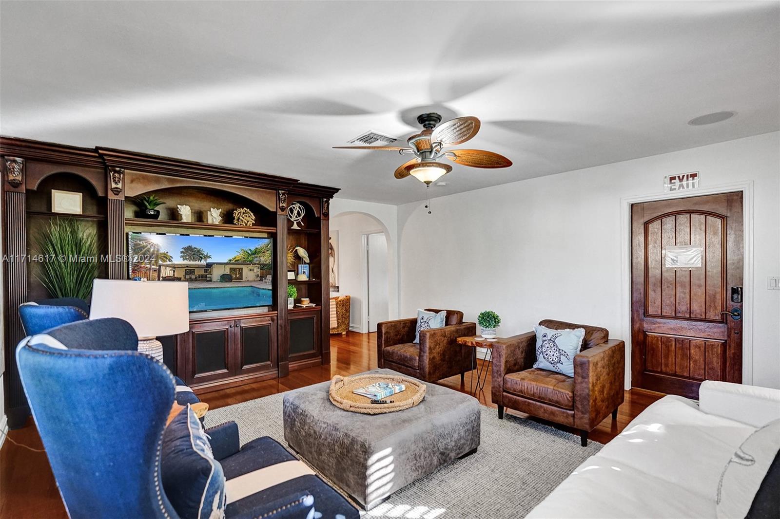 HOLLYWOOD LAKES SECTION - Residential