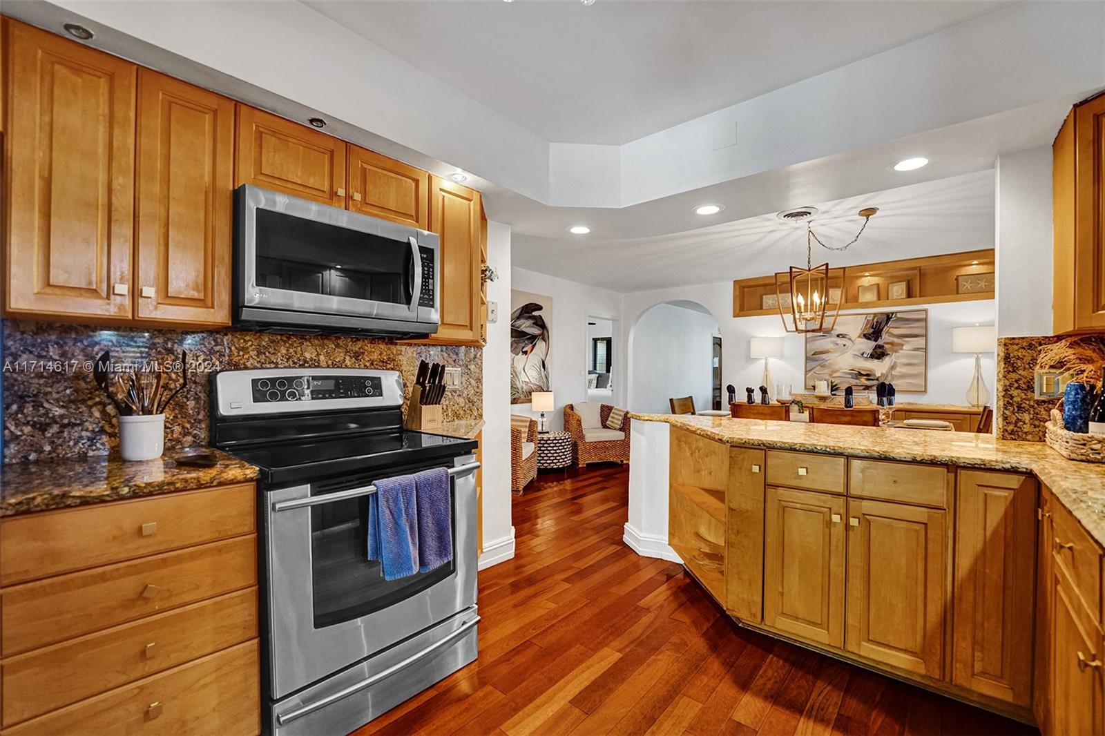 HOLLYWOOD LAKES SECTION - Residential