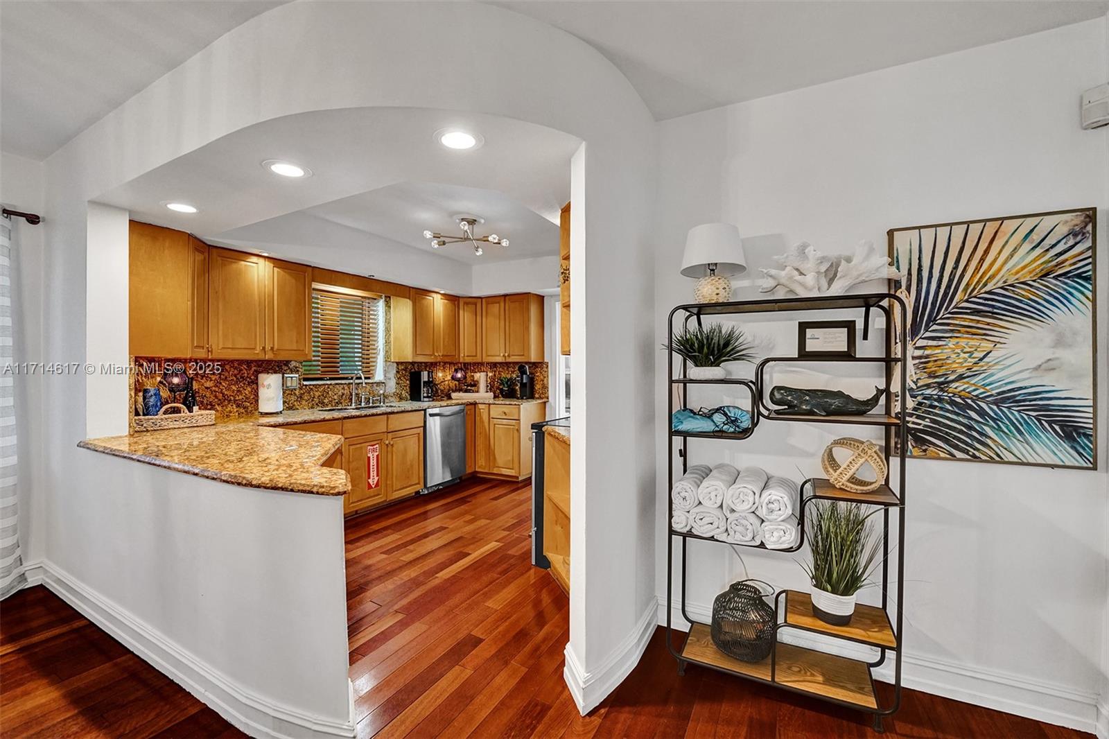 HOLLYWOOD LAKES SECTION - Residential
