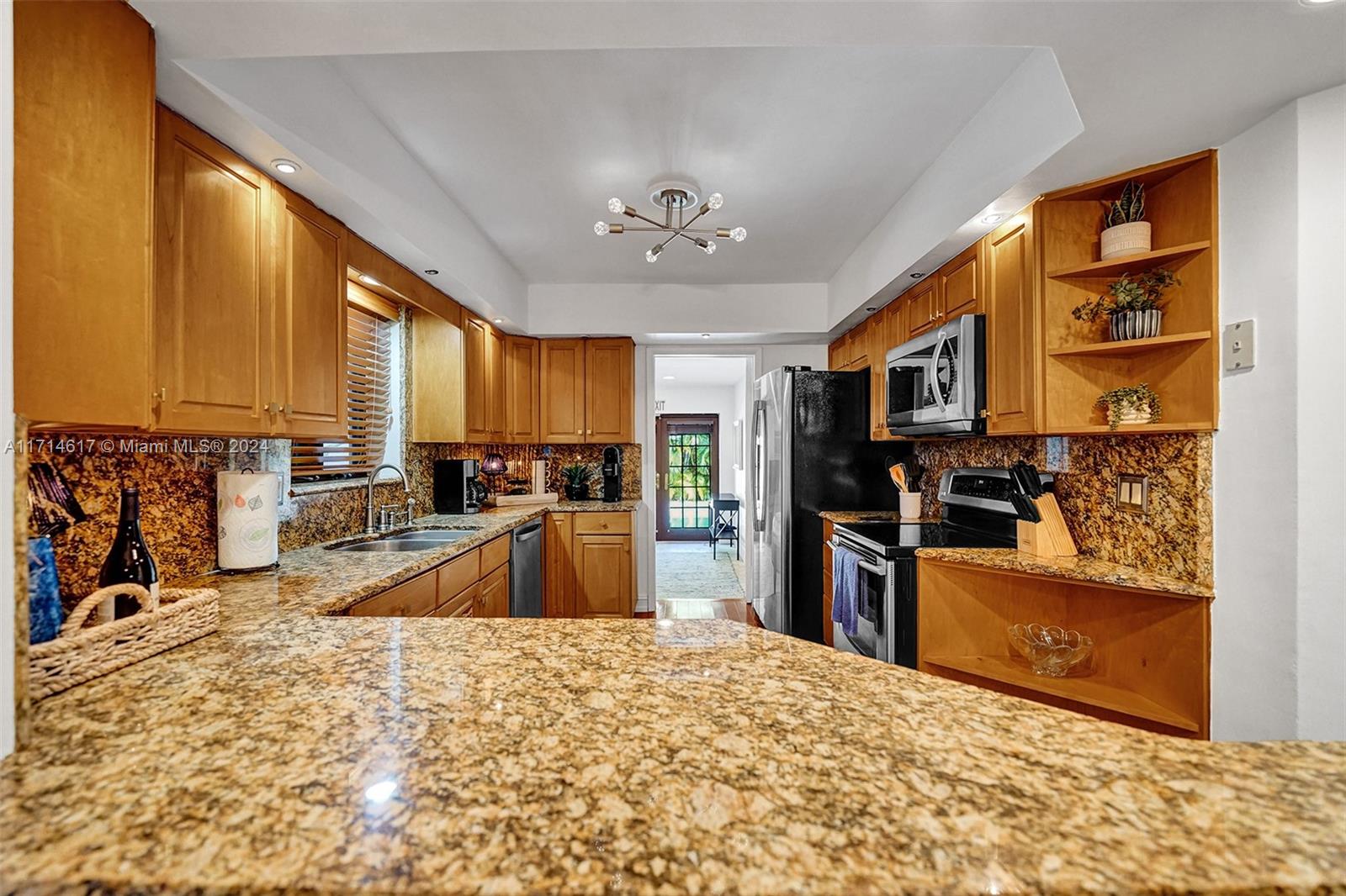 HOLLYWOOD LAKES SECTION - Residential