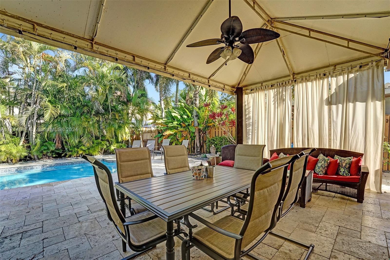 HOLLYWOOD LAKES SECTION - Residential