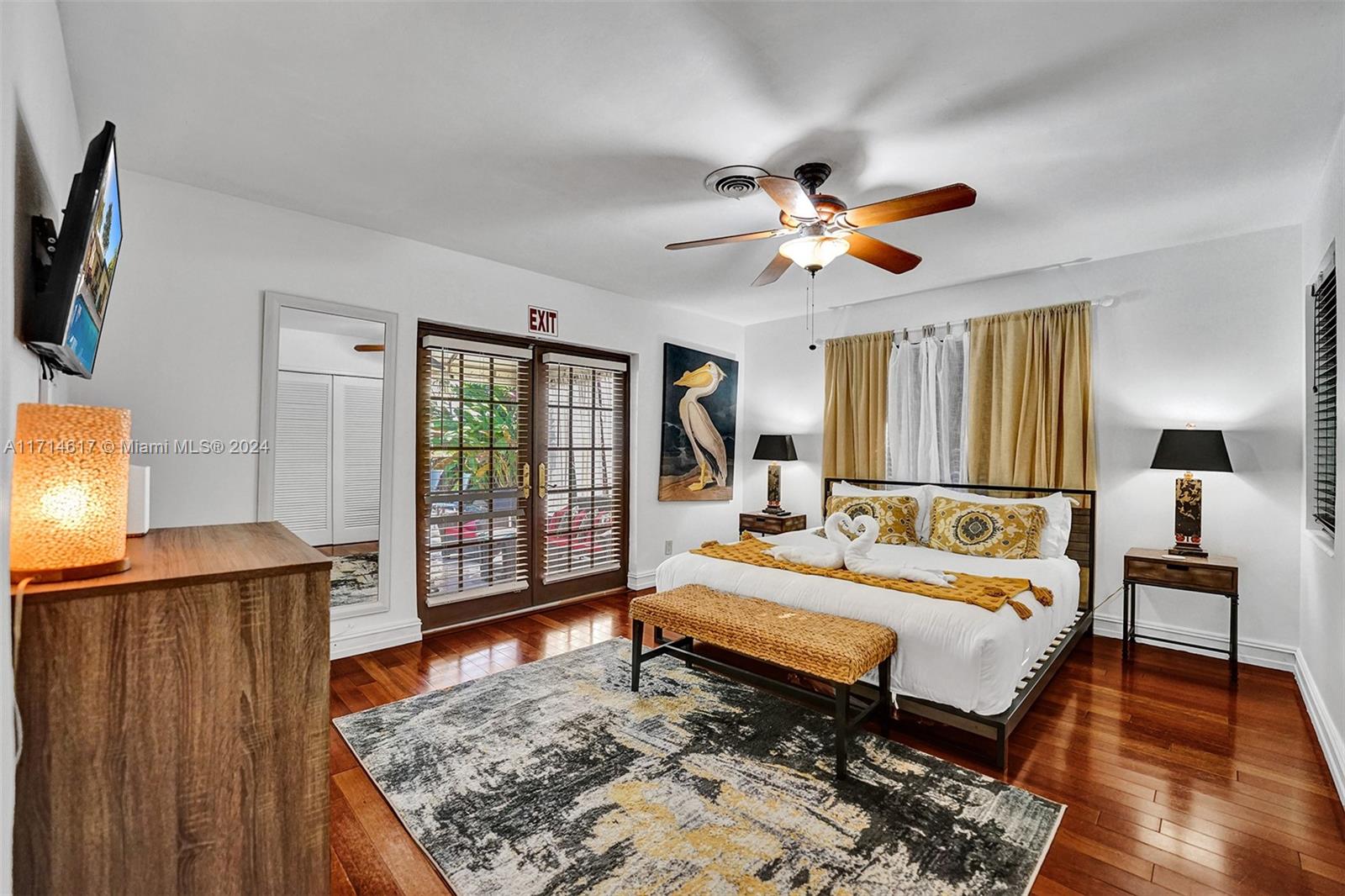 HOLLYWOOD LAKES SECTION - Residential