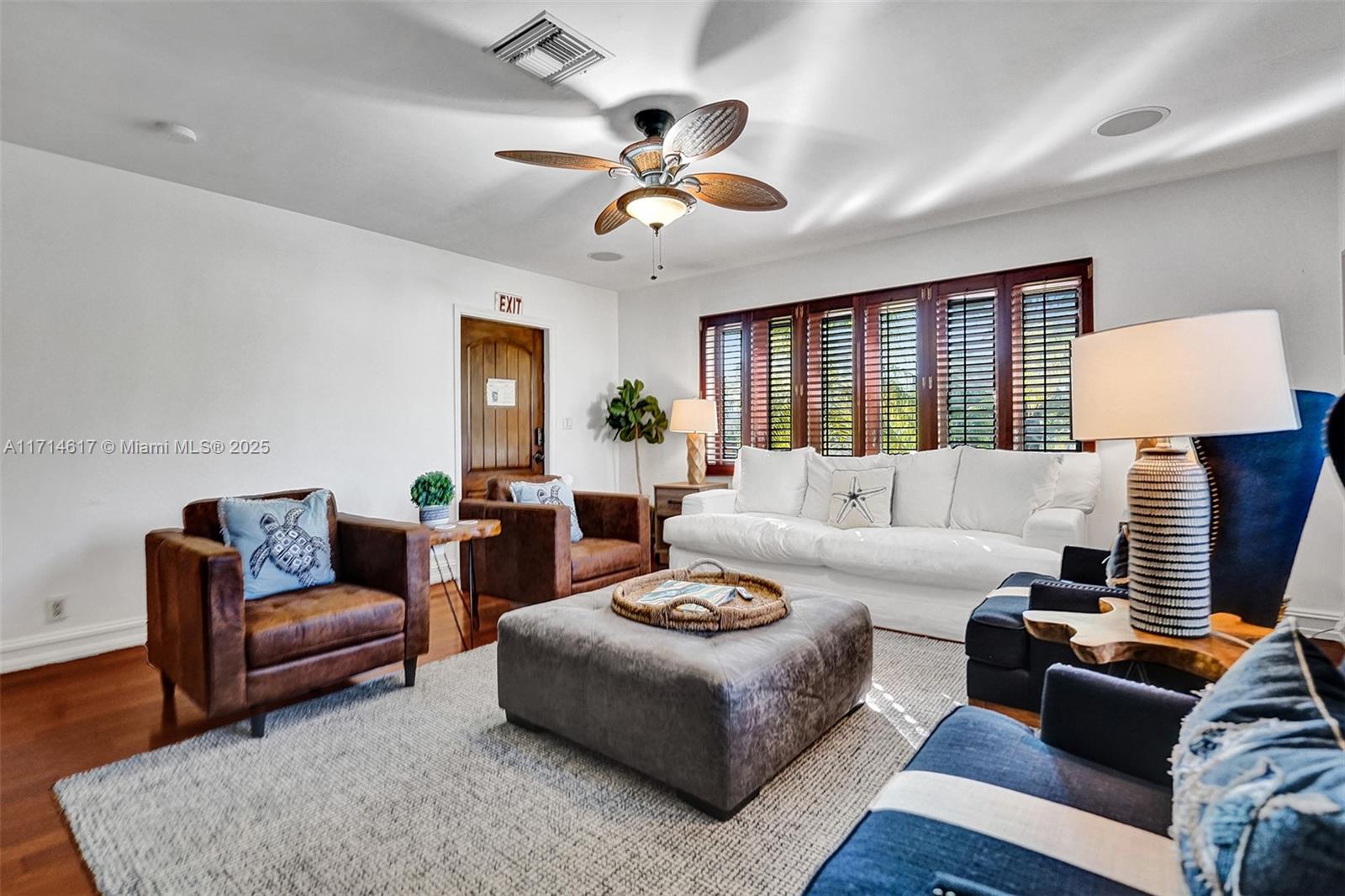 HOLLYWOOD LAKES SECTION - Residential