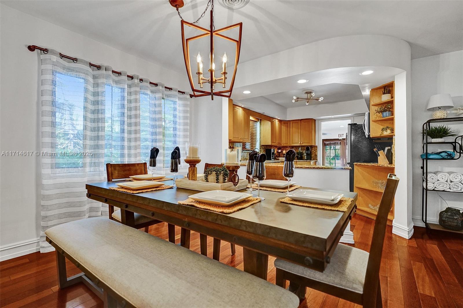HOLLYWOOD LAKES SECTION - Residential
