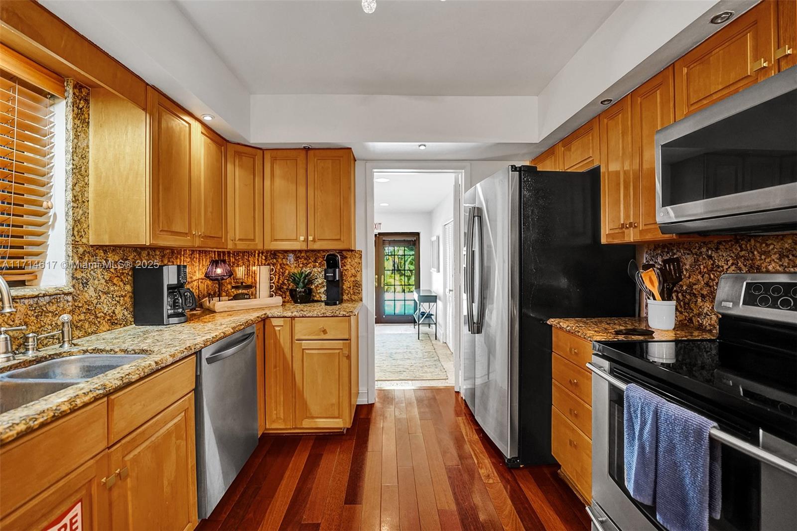 HOLLYWOOD LAKES SECTION - Residential