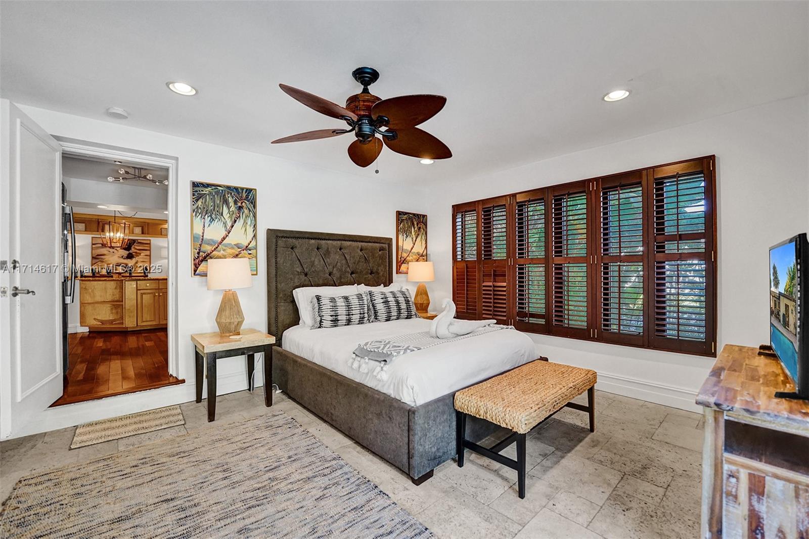 HOLLYWOOD LAKES SECTION - Residential