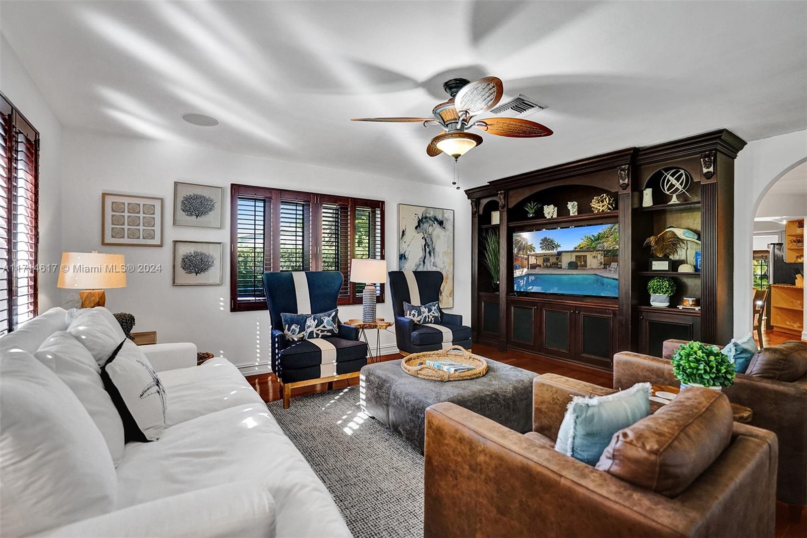 HOLLYWOOD LAKES SECTION - Residential
