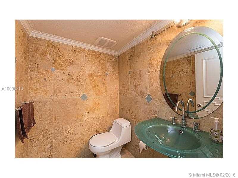 27 28 52 42 KEYSTONE ISLA - Residential