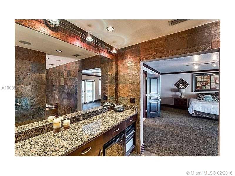 27 28 52 42 KEYSTONE ISLA - Residential