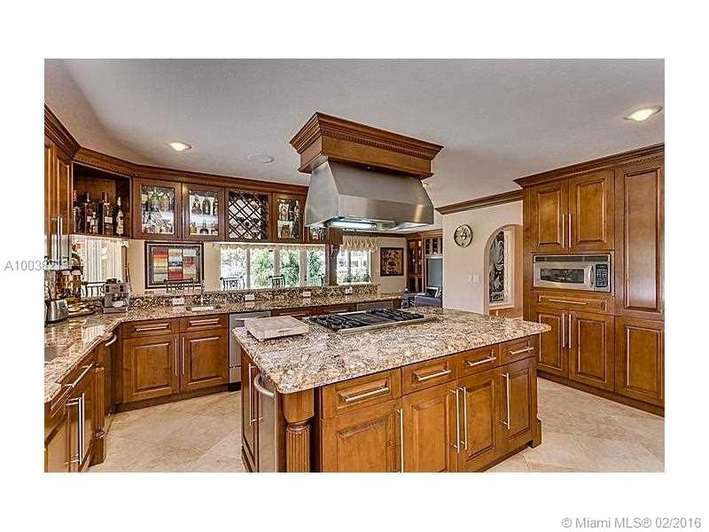 27 28 52 42 KEYSTONE ISLA - Residential