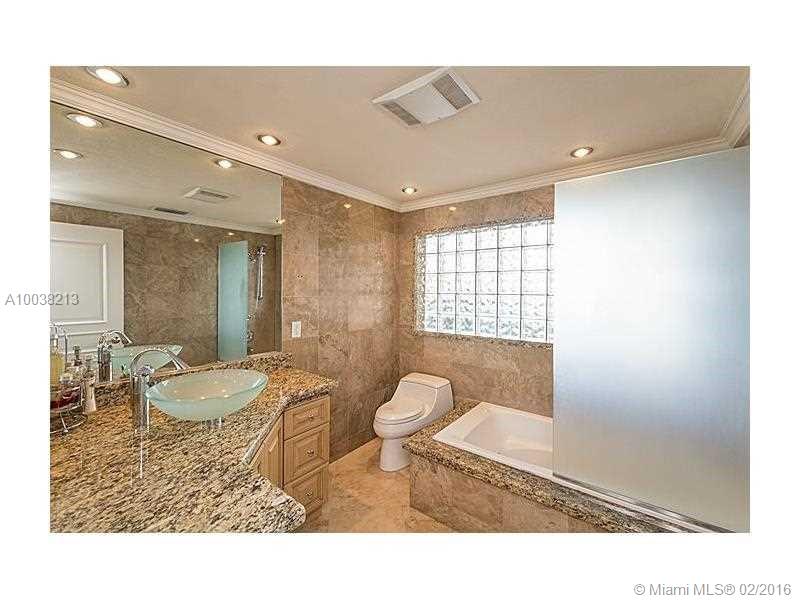 27 28 52 42 KEYSTONE ISLA - Residential